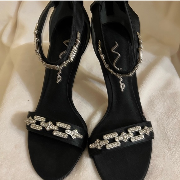 Nina Glam Formal Party Event Garcia Black Luster Satin Embellished Heels Sz 7.5 - Picture 2 of 10